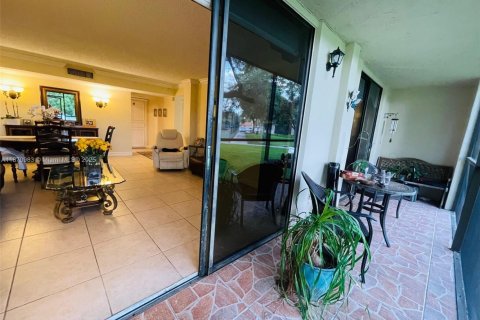 Купить кондоминиум в Майами, Флорида 2 спальни, 89.65м2, № 1920076 - фото 14