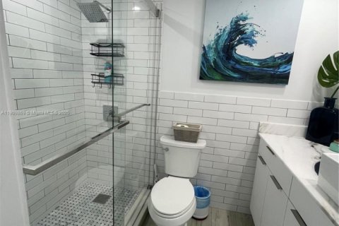 Condo in Hollywood, Florida, 1 bedroom  № 2013138 - photo 7