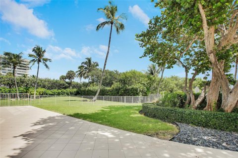 Condo in Key Biscayne, Florida, 1 bedroom  № 1981939 - photo 20