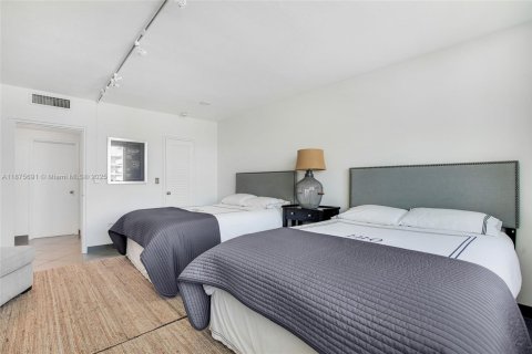 Condo in Key Biscayne, Florida, 1 bedroom  № 1981939 - photo 14