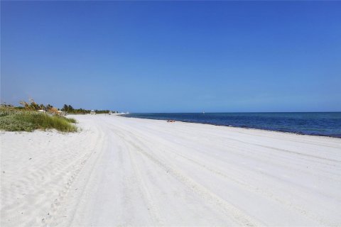 Condo in Key Biscayne, Florida, 1 bedroom  № 1981939 - photo 25