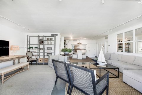 Condo in Key Biscayne, Florida, 1 bedroom  № 1981939 - photo 6