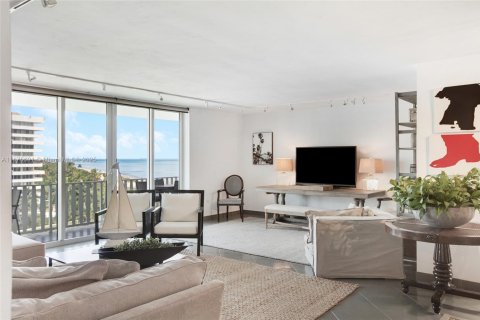 Condo in Key Biscayne, Florida, 1 bedroom  № 1981939 - photo 3