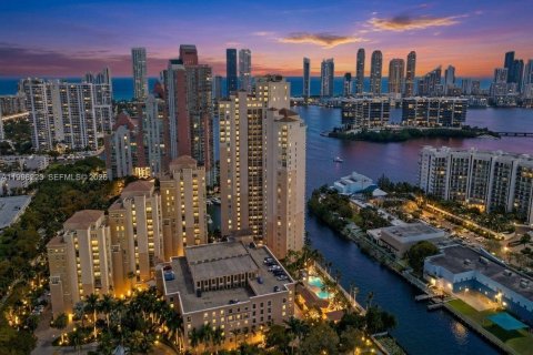 Снять в аренду кондоминиум в Авентура, Флорида 2 спальни, 187.66м2, № 2060481 - фото 4