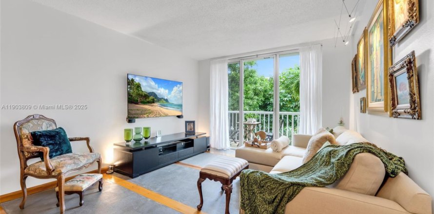 Condominio en Miami, Florida, 2 dormitorios  № 2012816