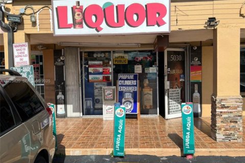 Купить коммерческую недвижимость в Хайалиа, Флорида № 1983910 - фото 2