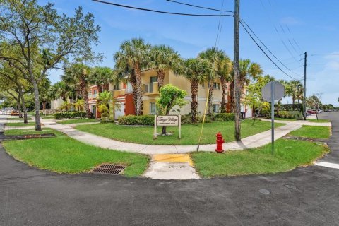 Снять в аренду таунхаус в Форт-Лодердейл, Флорида 3 спальни, 141.21м2, № 1991905 - фото 29
