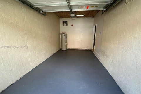 Снять в аренду таунхаус в Форт-Лодердейл, Флорида 3 спальни, 141.21м2, № 1991905 - фото 27