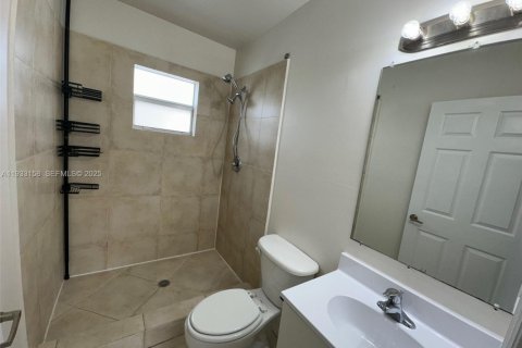 Снять в аренду таунхаус в Форт-Лодердейл, Флорида 3 спальни, 141.21м2, № 1991905 - фото 24