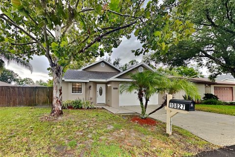 House in New Port Richey, Florida 3 bedrooms, 122.91 sq.m. № 1911919 - photo 1