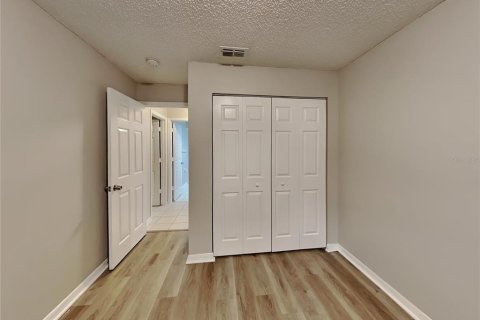 House in New Port Richey, Florida 3 bedrooms, 122.91 sq.m. № 1911919 - photo 15