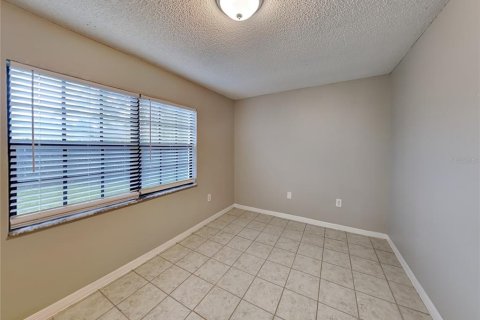 House in New Port Richey, Florida 3 bedrooms, 122.91 sq.m. № 1911919 - photo 12