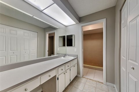 House in New Port Richey, Florida 3 bedrooms, 122.91 sq.m. № 1911919 - photo 9