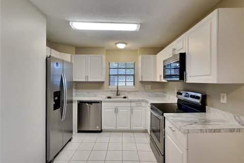 House in New Port Richey, Florida 3 bedrooms, 122.91 sq.m. № 1911919 - photo 6