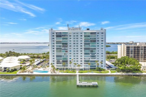 Condo à Saint Petersburg, Floride, 2 chambres  № 2342056