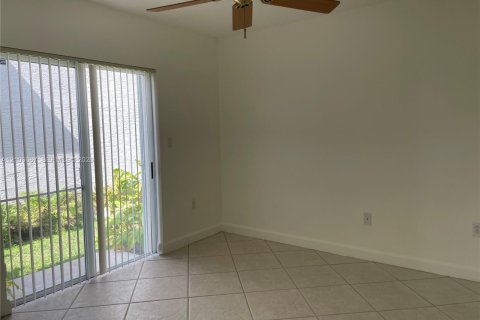 Villa ou maison à louer à Miami, Floride: 3 chambres, 176.61 m2 № 2423301 - photo 11