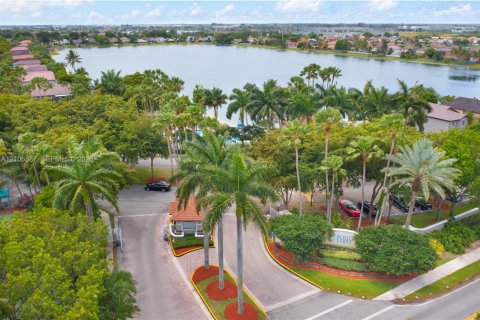 Villa ou maison à louer à Miami, Floride: 3 chambres, 176.61 m2 № 2423301 - photo 24