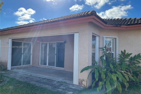 Villa ou maison à louer à Miami, Floride: 3 chambres, 176.61 m2 № 2423301 - photo 4