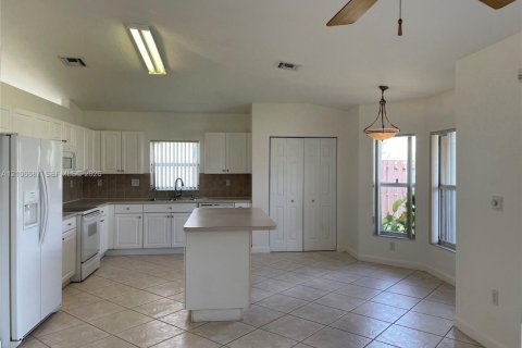 Villa ou maison à louer à Miami, Floride: 3 chambres, 176.61 m2 № 2423301 - photo 3