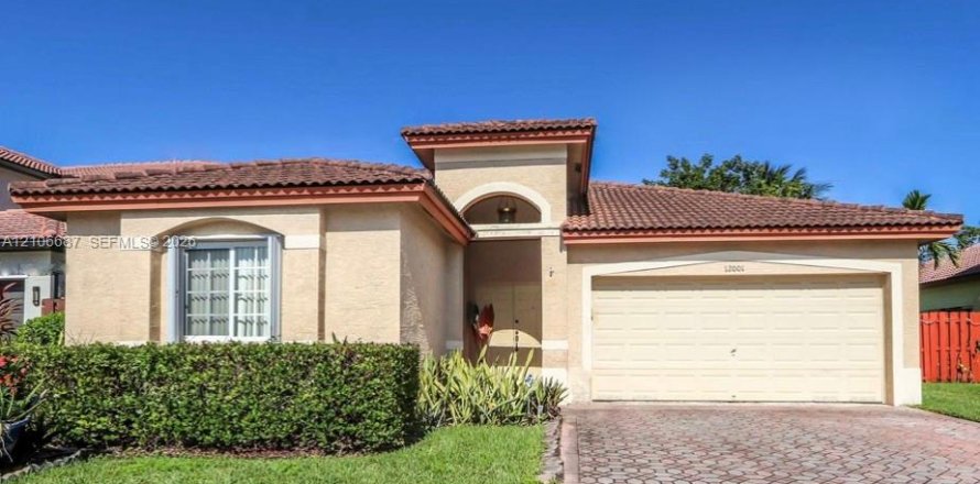 Villa ou maison à Miami, Floride 3 chambres, 176.61 m2 № 2423301