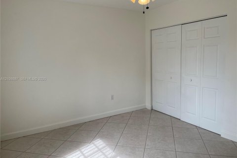 Villa ou maison à louer à Miami, Floride: 3 chambres, 176.61 m2 № 2423301 - photo 14
