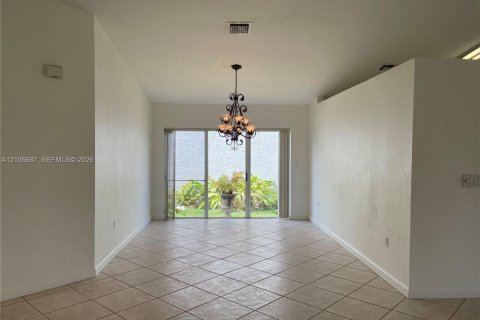 Villa ou maison à louer à Miami, Floride: 3 chambres, 176.61 m2 № 2423301 - photo 2