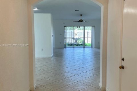 Villa ou maison à louer à Miami, Floride: 3 chambres, 176.61 m2 № 2423301 - photo 6
