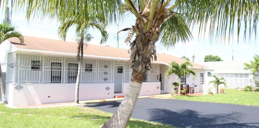 Коммерческая недвижимость в Холливуд, Флорида 1 спальня, 264.68м2 № 1988108