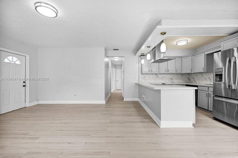 Купить виллу или дом в Холливуд, Флорида 4 спальни, 104.52м2, № 1961493 - фото 26