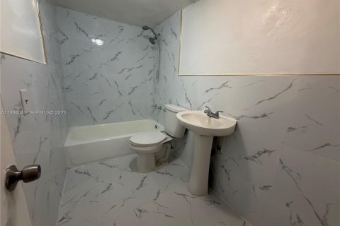 Adosado en alquiler en Miami Gardens, Florida, 4 dormitorios, 136.57 m2 № 1993148 - foto 7