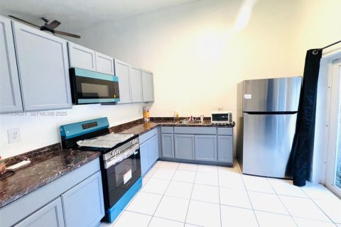 Adosado en alquiler en Miami Gardens, Florida, 4 dormitorios, 136.57 m2 № 1993148 - foto 2
