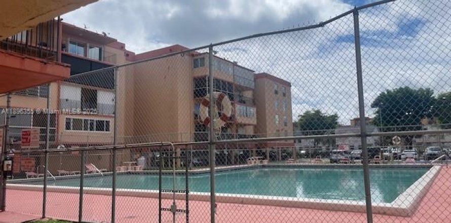 Кондоминиум с 1 спальней в Хайалиа, Флорида № 2012642