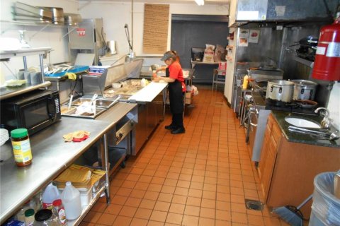 Immobilier commercial à louer à Tarpon Springs, Floride: 526.66 m2 № 1048925 - photo 10