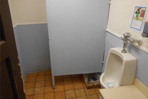 Propiedad comercial en alquiler en Tarpon Springs, Florida, 526.66 m2 № 1048925 - foto 14