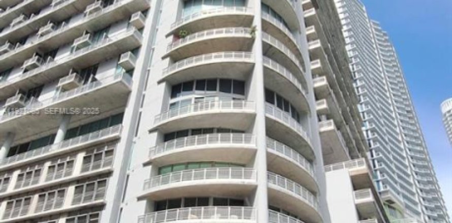 Кондоминиум с 2 спальнями в Майами, Флорида № 1985981