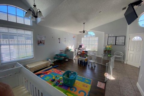 House in Orlando, Florida 4 bedrooms, 175.59 sq.m. № 1543121 - photo 14