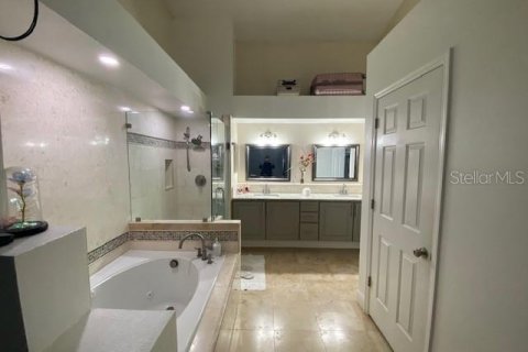 House in Orlando, Florida 4 bedrooms, 175.59 sq.m. № 1543121 - photo 22