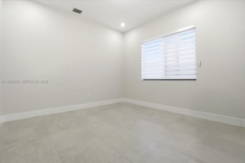 House in Doral, Florida 4 bedrooms, 319.21 sq.m. № 2081218 - photo 17