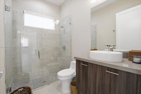 House in Doral, Florida 4 bedrooms, 319.21 sq.m. № 2081218 - photo 19