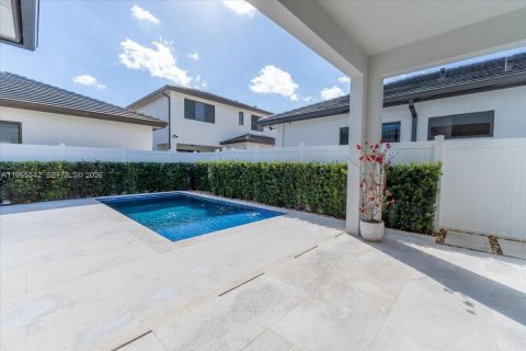 House in Doral, Florida 4 bedrooms, 319.21 sq.m. № 2081218 - photo 3