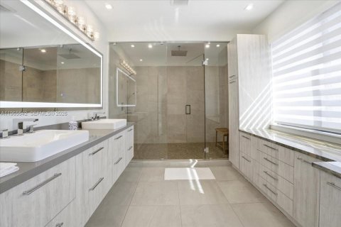 House in Doral, Florida 4 bedrooms, 319.21 sq.m. № 2081218 - photo 29