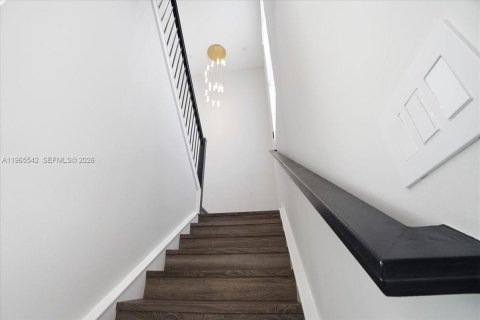 House in Doral, Florida 4 bedrooms, 319.21 sq.m. № 2081218 - photo 22