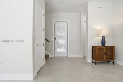 House in Doral, Florida 4 bedrooms, 319.21 sq.m. № 2081218 - photo 20
