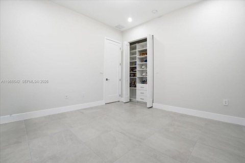 House in Doral, Florida 4 bedrooms, 319.21 sq.m. № 2081218 - photo 18