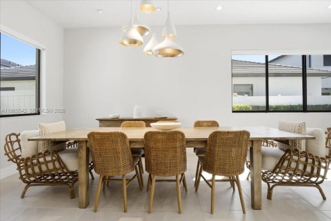 House in Doral, Florida 4 bedrooms, 319.21 sq.m. № 2081218 - photo 16