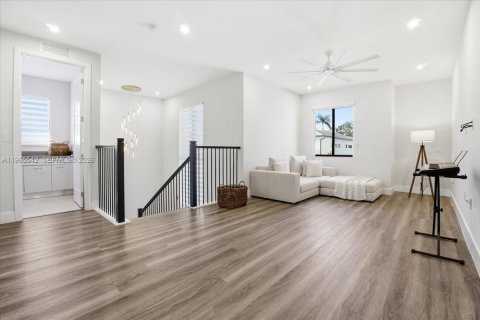 House in Doral, Florida 4 bedrooms, 319.21 sq.m. № 2081218 - photo 23