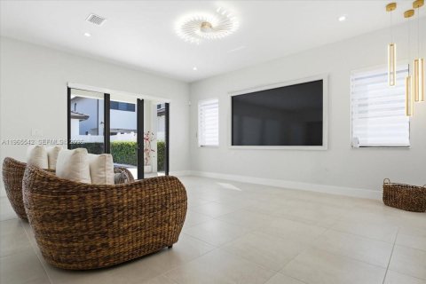 House in Doral, Florida 4 bedrooms, 319.21 sq.m. № 2081218 - photo 10