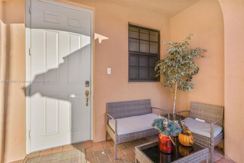 Купить таунхаус в Хомстед, Флорида 3 спальни, 130.81м2, № 1964595 - фото 2