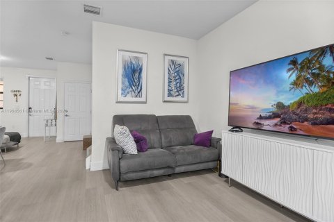 Купить таунхаус в Хомстед, Флорида 3 спальни, 130.81м2, № 1964595 - фото 6