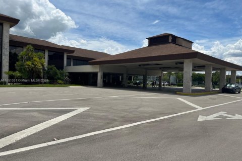 Condo in Pembroke Pines, Florida, 2 bedrooms  № 1962710 - photo 4